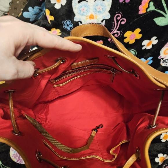 Dooney drawstring leather bag. - Picture 4 of 5